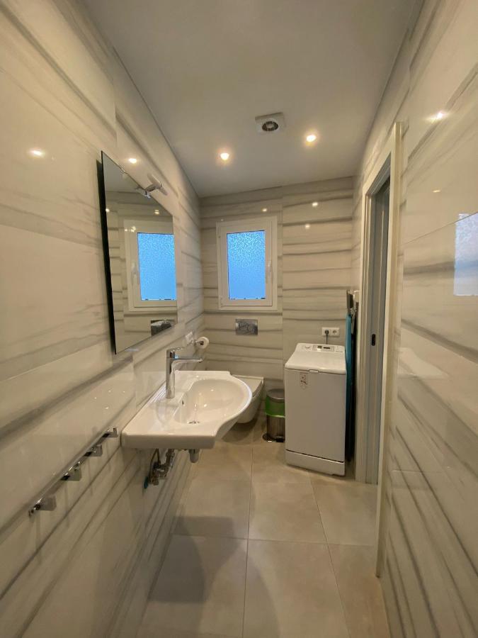 New Townhouse In The Heart Of Nerja With Jacuzzi Villa ภายนอก รูปภาพ