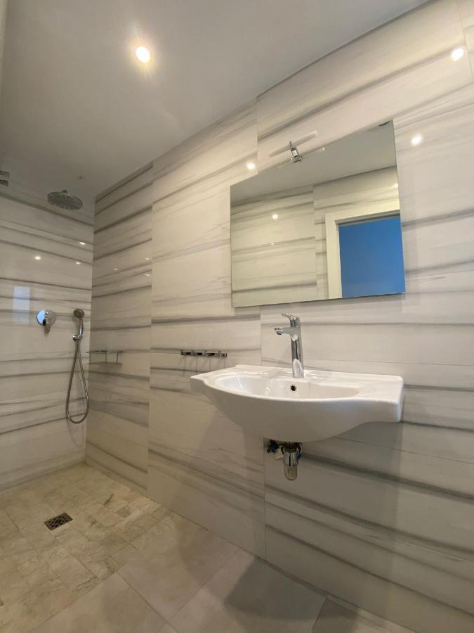 New Townhouse In The Heart Of Nerja With Jacuzzi Villa ภายนอก รูปภาพ