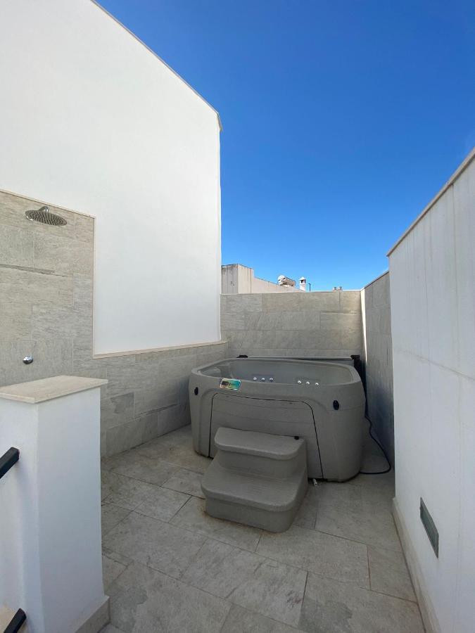 New Townhouse In The Heart Of Nerja With Jacuzzi Villa ภายนอก รูปภาพ